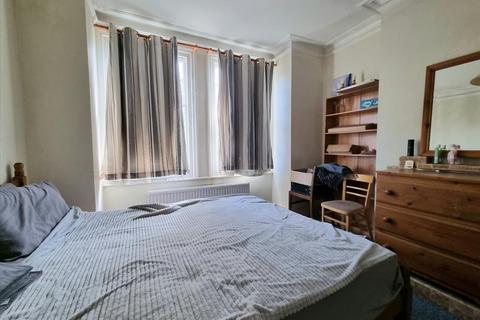 2 bedroom flat to rent, Chandos Avenue, Ealing, London, W5