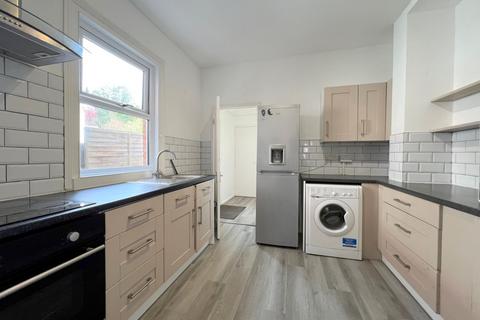 3 bedroom semi-detached house to rent, Silverdale Road, Tunbridge Wells