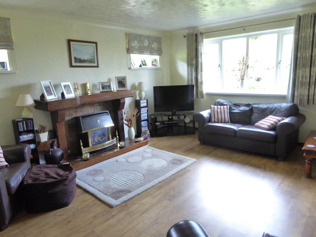 Hollin Lane, Crigglestone 4 bed detached house £319,950