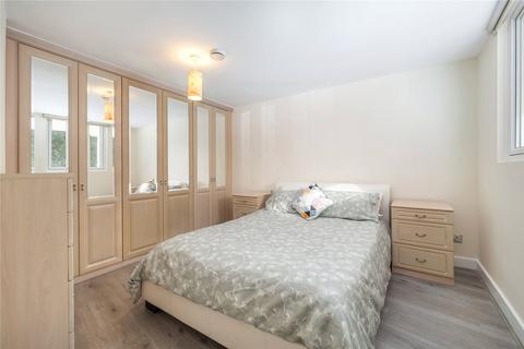2 bedroom flat to rent, Manchester Road, London