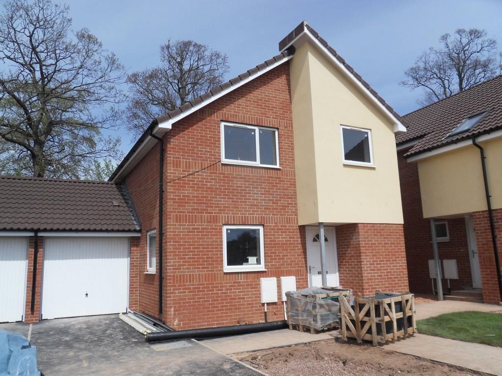 Marcus Road, Exmouth 4 bed link detached house £320,000