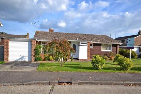 2 bedroom detached bungalow to rent, Gilpin Close, Fishbourne, PO19