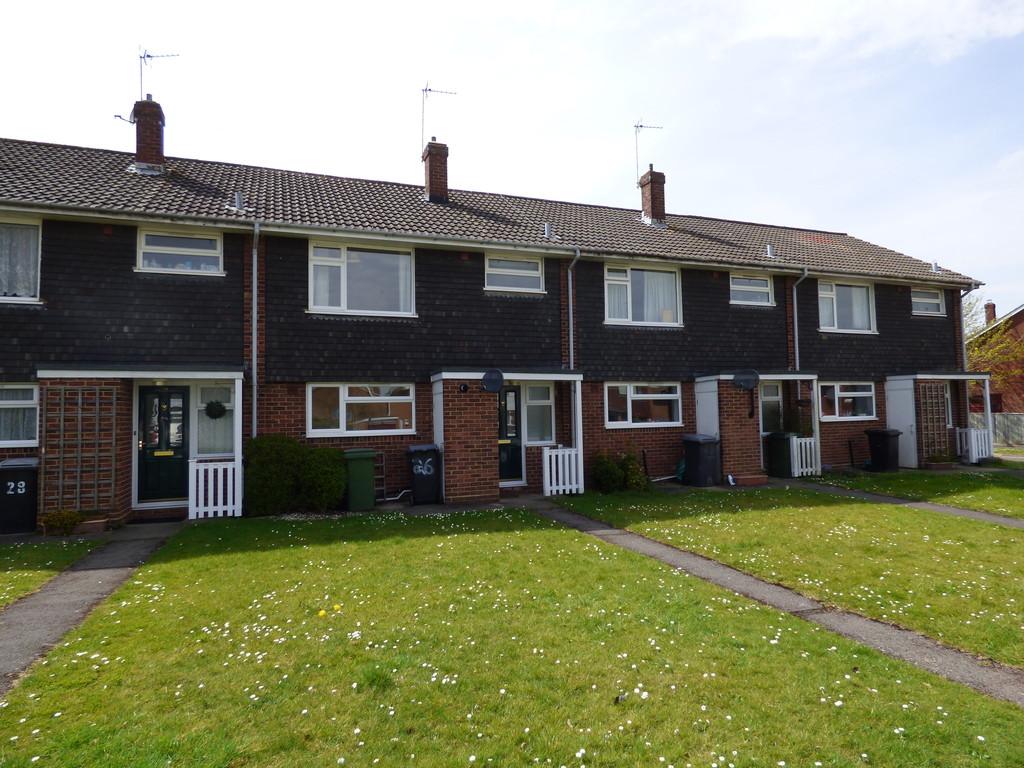Priors Dean Road, Harestock 3 bed terraced house £1,100 pcm (£254 pw)