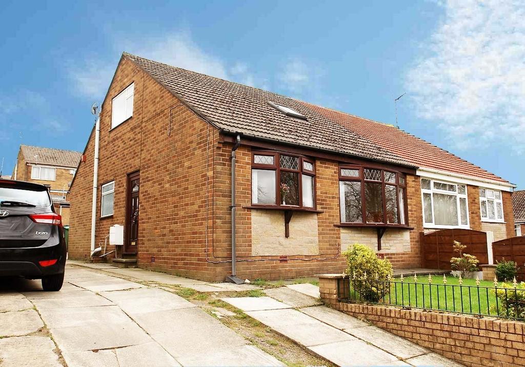 Ashfield Crescent, Springhead, Saddleworth 3 bed semidetached house
