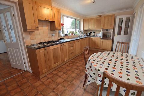4 bedroom detached bungalow for sale - 24 Hunters Lane, Tattershall