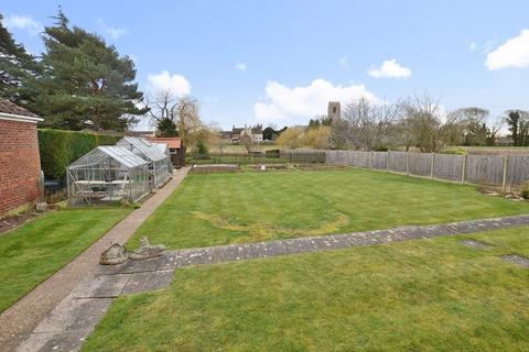 4 bedroom detached bungalow for sale - 24 Hunters Lane, Tattershall
