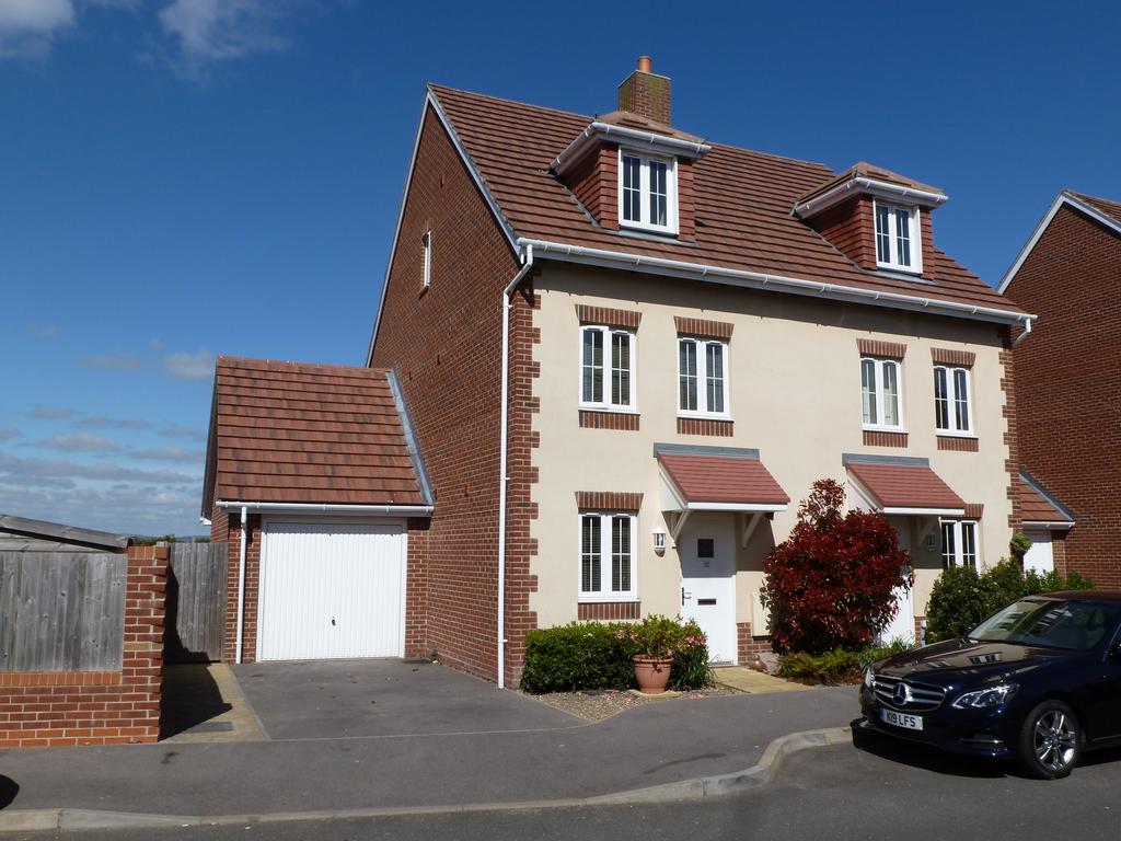 Osborne Way, Rose Green, Bognor Regis, West Sussex PO21 4 bed townhouse £285,000