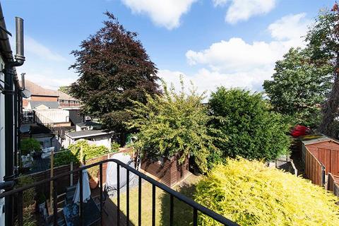 2 bedroom flat to rent, Malvern Court, , Hook Road, Surbiton, Surrey, KT6