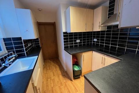 2 bedroom flat to rent, Neath Road, Plasmarl, SA6 8JU