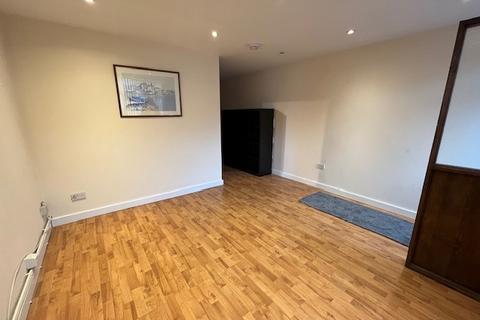 2 bedroom flat to rent, Neath Road, Plasmarl, SA6 8JU