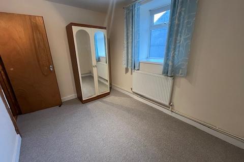 2 bedroom flat to rent, Neath Road, Plasmarl, SA6 8JU