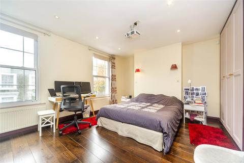 3 bedroom terraced house to rent, St Martins Close, Camden, London