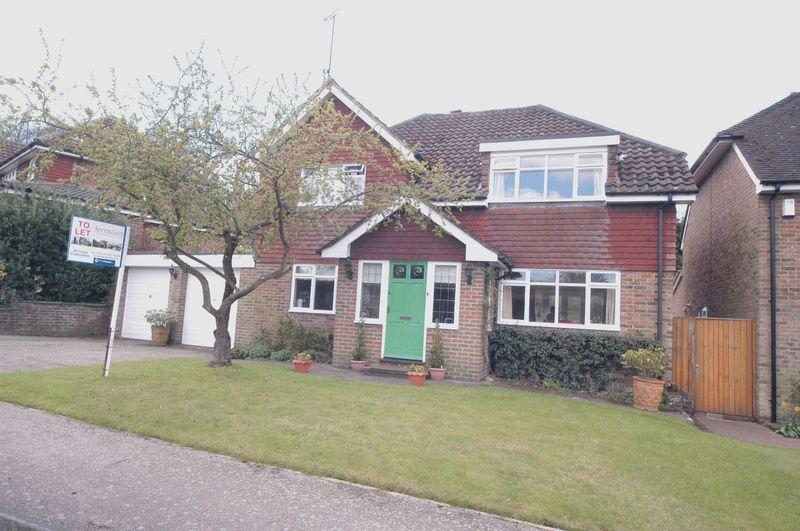 Sandy Mount, Bearsted 4 bed detached house £1,500 pcm (£346 pw)