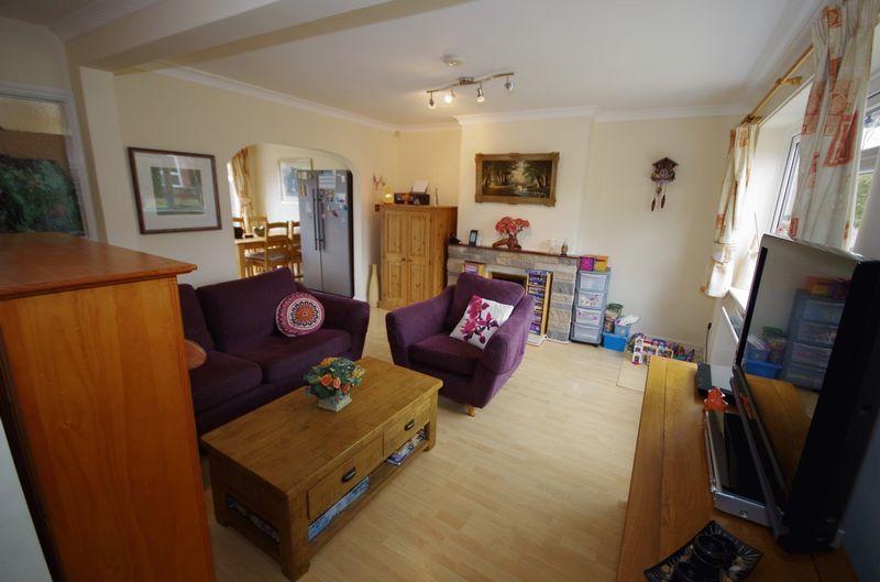 Falcon Drive, Patchway, Bristol 3 bed semidetached house £900 pcm (£