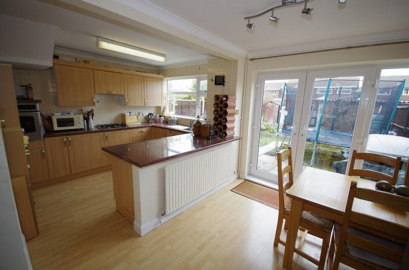 Falcon Drive, Patchway, Bristol 3 bed semidetached house £900 pcm (£