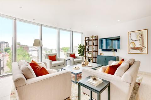 2 bedroom flat for sale - The Tower, 1 St. George Wharf, London