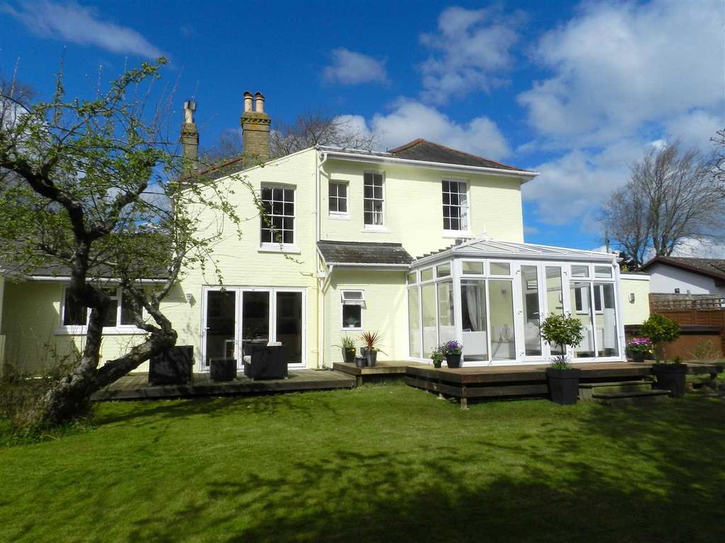 Marlborough Road, Ryde, PO33 1AW 4 bed detached house £450,000