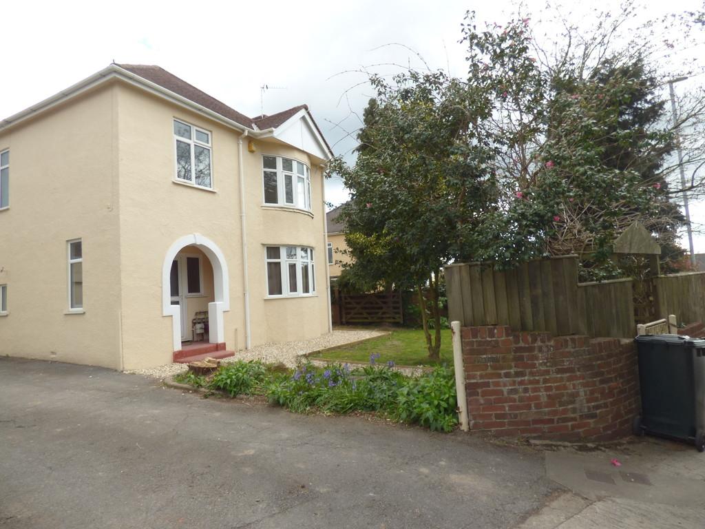 Ashburton Road, Newton Abbot 3 bed detached house £950 pcm (£219 pw)
