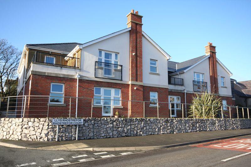 Benllech, Anglesey 2 bed apartment £152,950