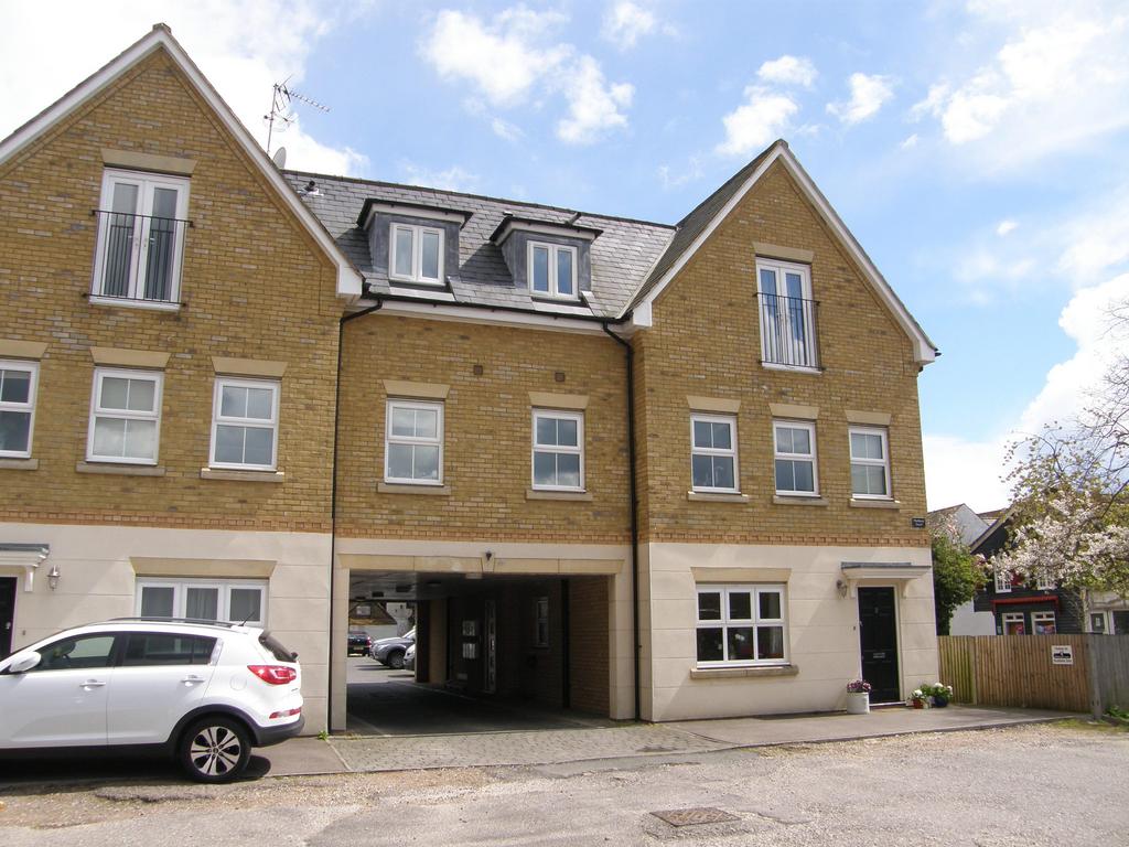 Portland Court, Brocket Road, Hoddesdon, Hoddesdon EN11 2 bed apartment