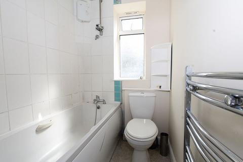 2 bedroom ground floor maisonette to rent, Classon Close, West Drayton