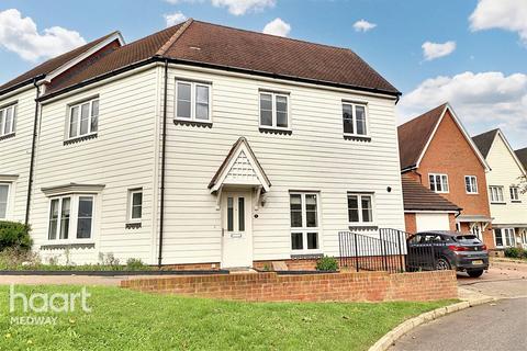 4 bedroom semi-detached house to rent, Clayhill Gardens, Rochester