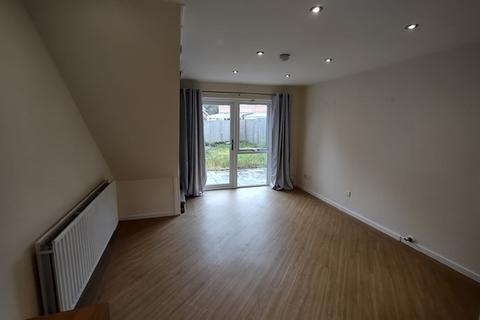 2 bedroom end of terrace house to rent, THORNHILL - Well presented modern cul de sac property New bathroom suit