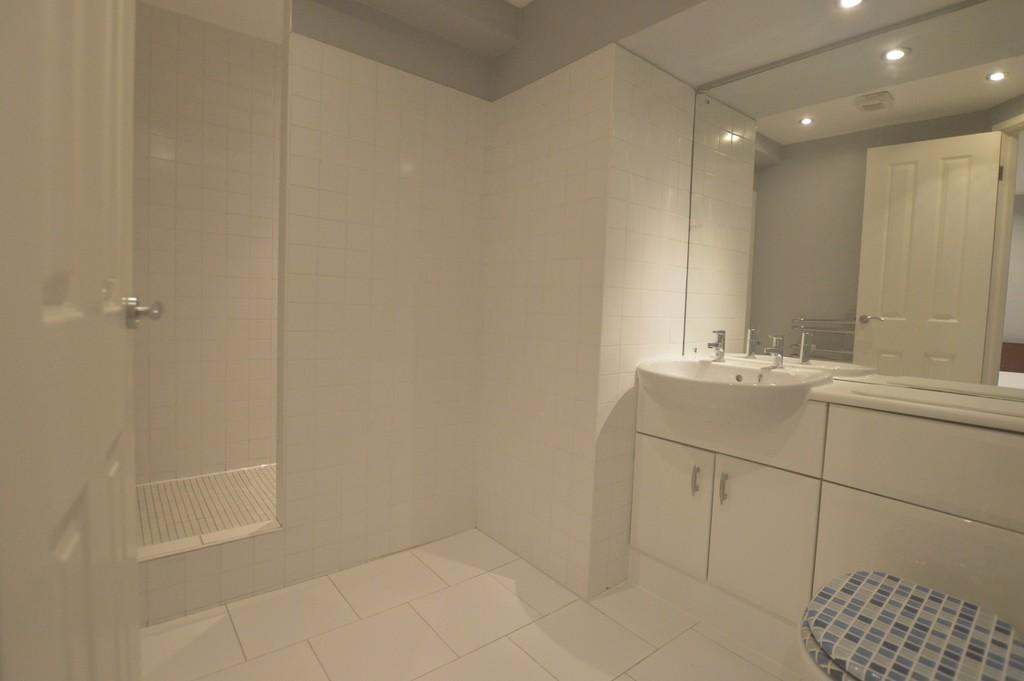 Lower ground ensuite