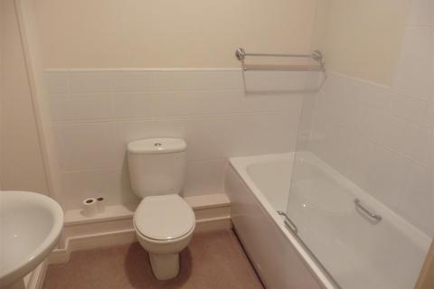 2 bedroom apartment to rent, Chamberlain Gardens, Bredbury, Stockport