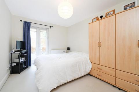 2 bedroom apartment to rent, Cavendish Road, London, SW12