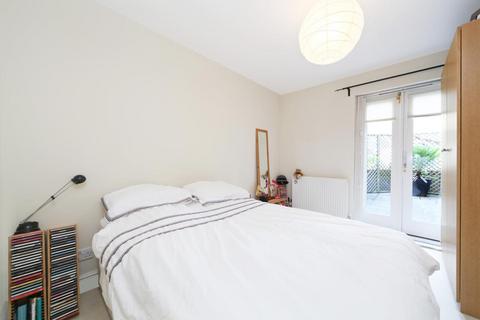 2 bedroom apartment to rent, Cavendish Road, London, SW12