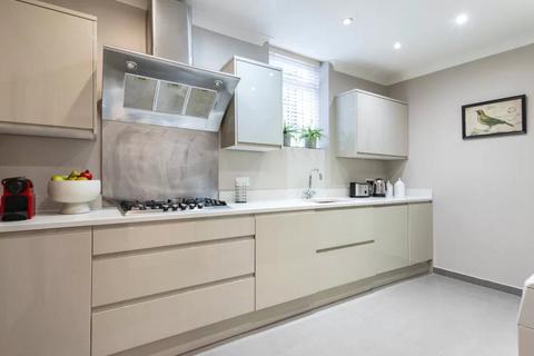 3 bedroom apartment to rent, Fitzjohn's Avenue, Hampstead, London, NW3