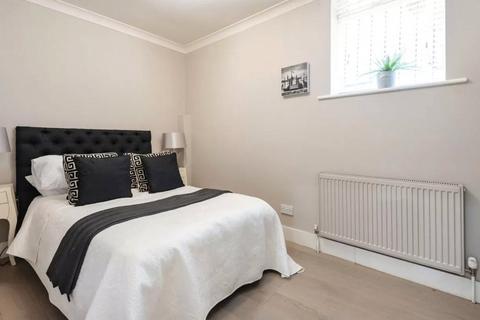 3 bedroom apartment to rent, Fitzjohn's Avenue, Hampstead, London, NW3