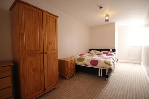 2 bedroom flat to rent, Claremont Villas, Hyde Park