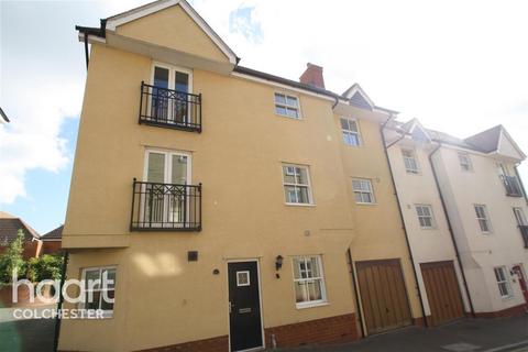 4 bedroom detached house to rent, St Marys Fields, Colchester