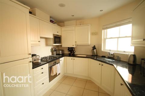 4 bedroom detached house to rent, St Marys Fields, Colchester