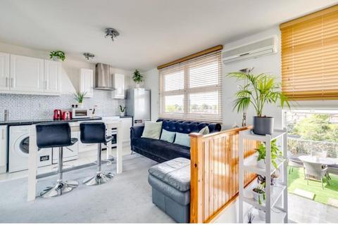 undefined, Fulham Palace Road, Hammersmith, London, W6