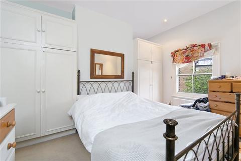 2 bedroom apartment to rent, St. James's Drive, London, SW17