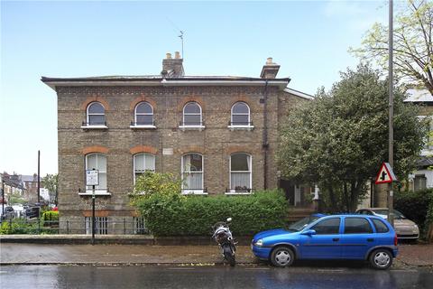 2 bedroom apartment to rent, St. James's Drive, London, SW17