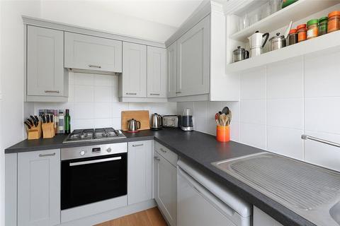 2 bedroom apartment to rent, St. James's Drive, London, SW17