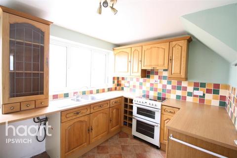 3 bedroom semi-detached house to rent, Wentworth Close, Nettlestead