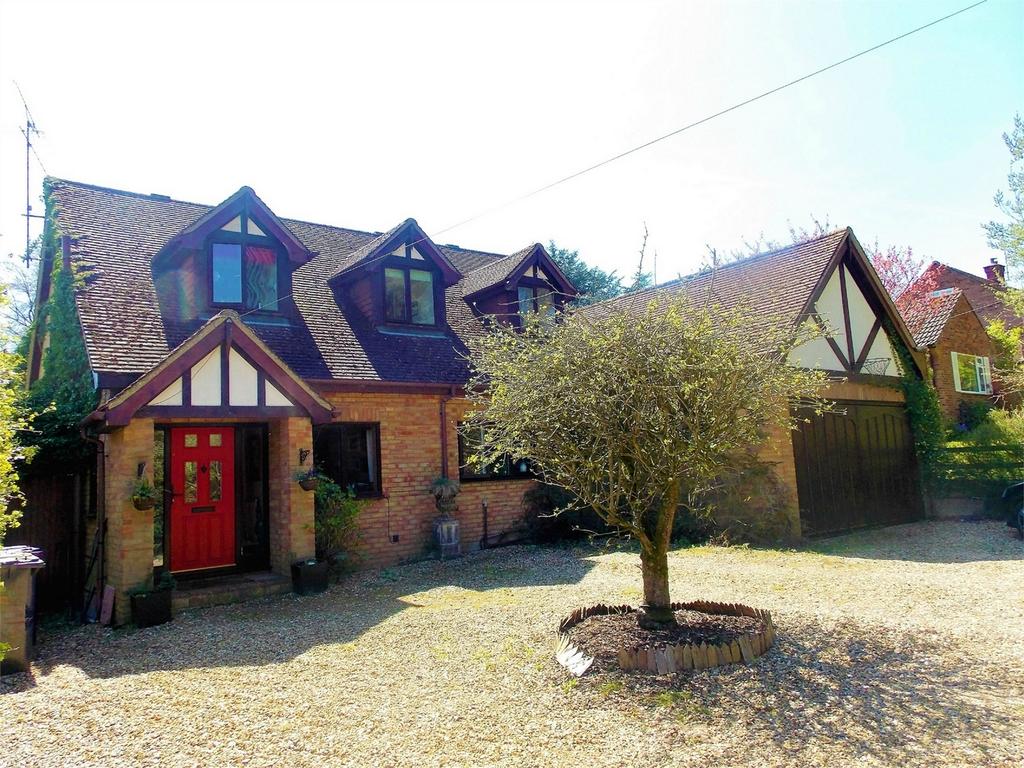 Oakhill Drive, Welwyn Village, Hertfordshire 4 bed detached house £