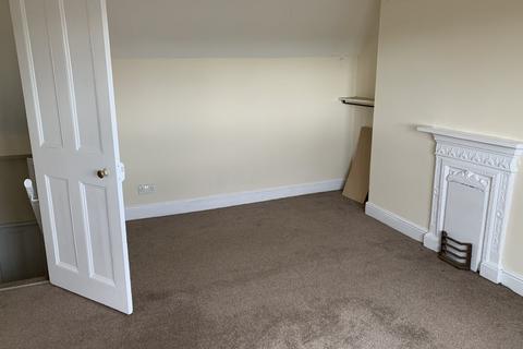 3 bedroom house to rent, Rotherham Road, Middlecliffe