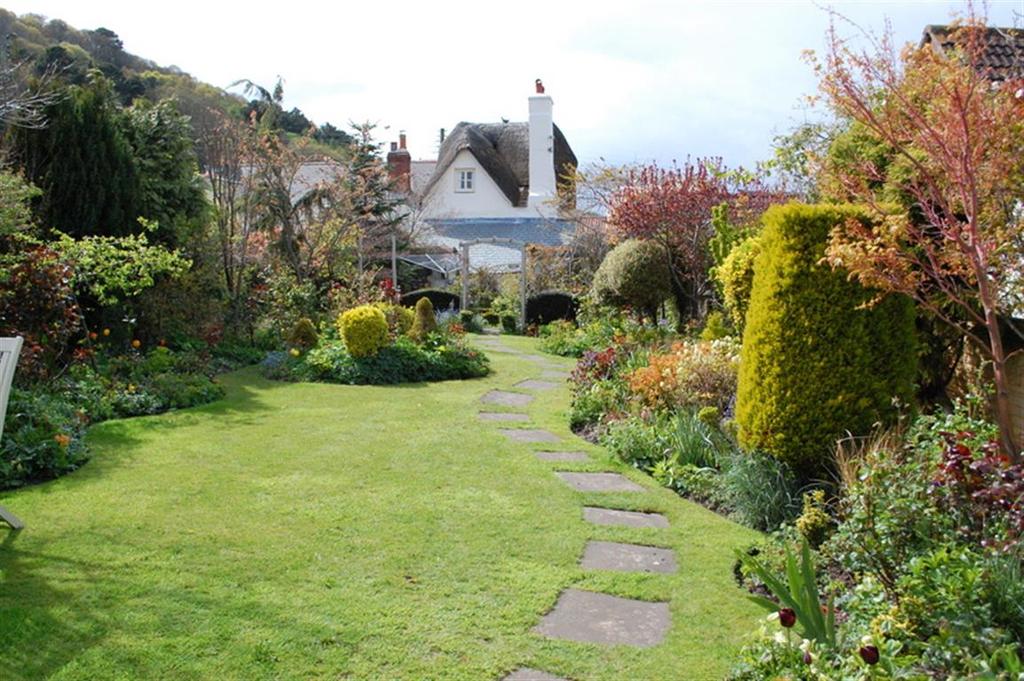 8 Marsh Street, Dunster TA24 2 bed cottage £265,000