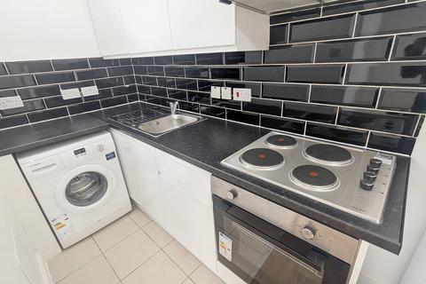 Studio to rent, Masons Avenue, Harrow/Wealdstone HA3