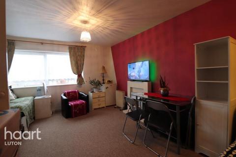 undefined, Court, Luton