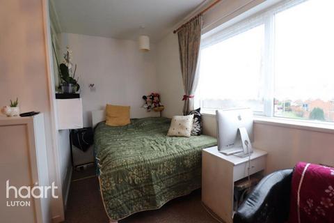 undefined, Court, Luton