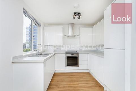 2 bedroom flat to rent, Strahan Road, Bow E3