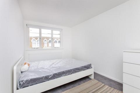 2 bedroom flat to rent, Strahan Road, Bow E3