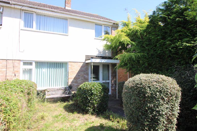 Dunster Gardens, Nailsea 3 bed semidetached house £900 pcm (£208 pw)